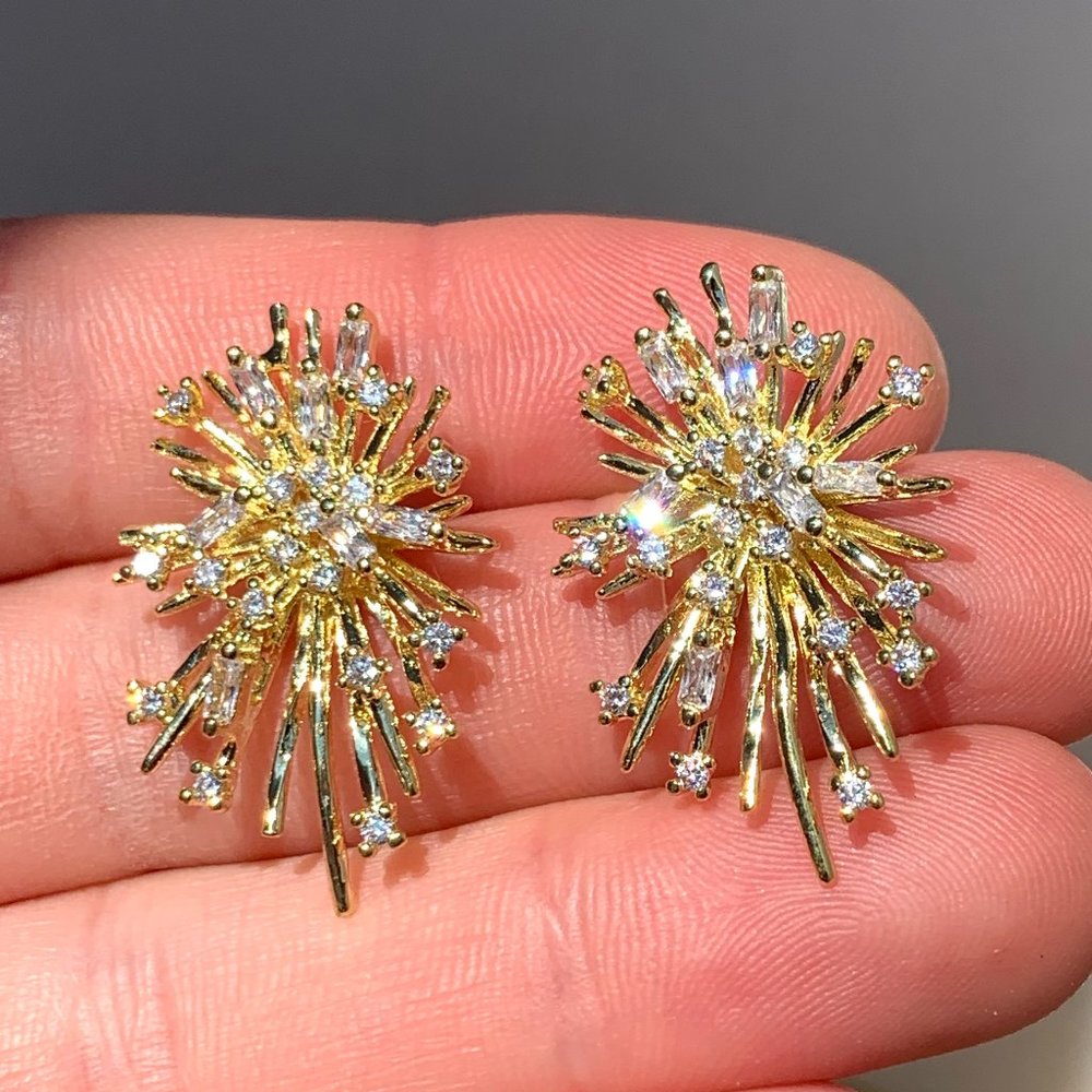 NEW~ Anthropologie Crystal Starburst Earrings - Picture 1 of 7